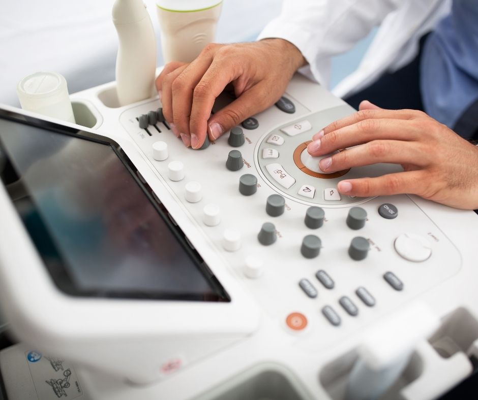 Ultraschalluntersuchungen bei der Frau und dem Mann gehören zu den ersten Maßnahmen in der Kinderwunschklinik