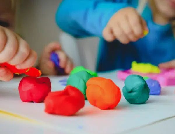 Spielknete Selbermachen ist ganz einfach und geht mit Hausmitteln