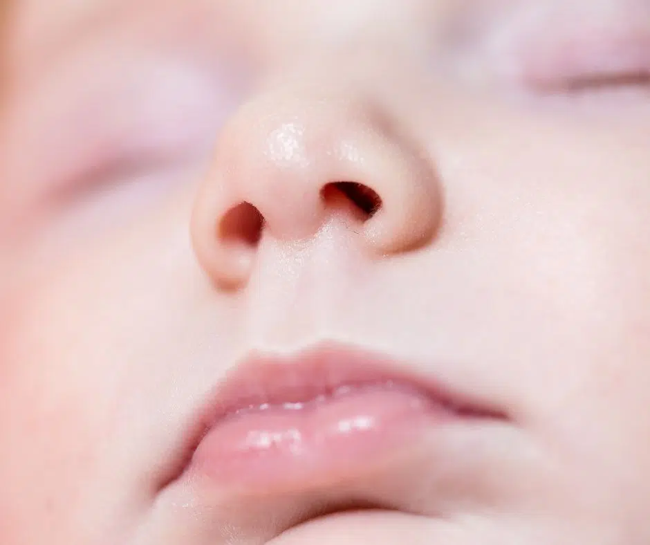 Bei einer Erkältung stört den Babys die verstopfte Nase am meisten