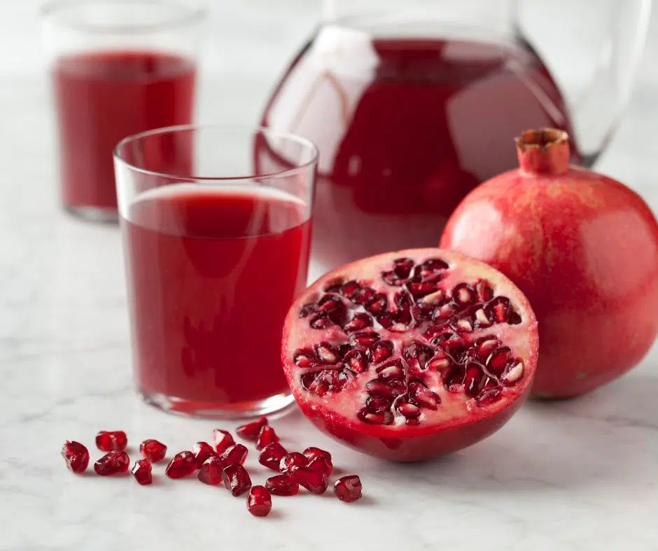Granatapfelsaft kann eine positive Auswirkung auf die Gebärmutterschleimhaut haben