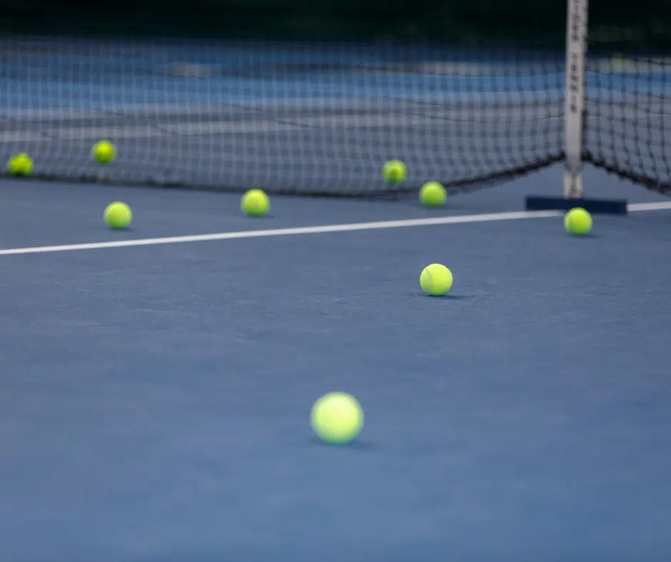 Der Hook-Effekt lässt sich gut mit dem Tennisplatzbeispiel erklären