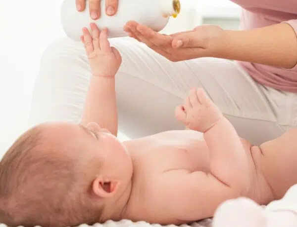 Viele Babys entspannen bei einer Massage mit Mandeloel