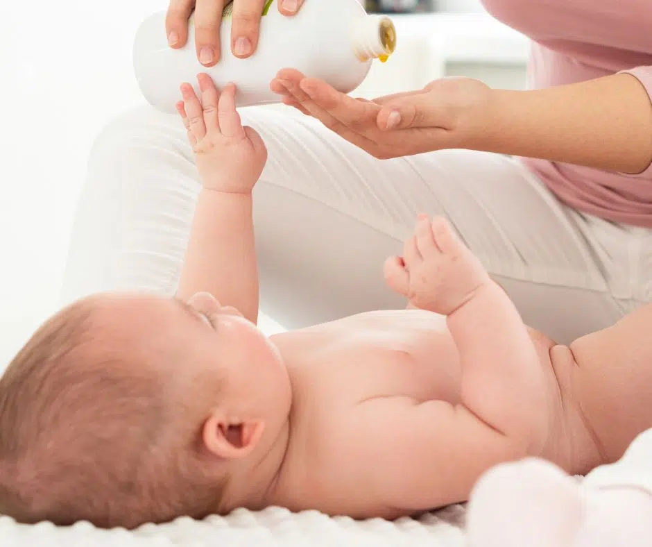 Viele Babys entspannen bei einer Massage mit Mandeloel