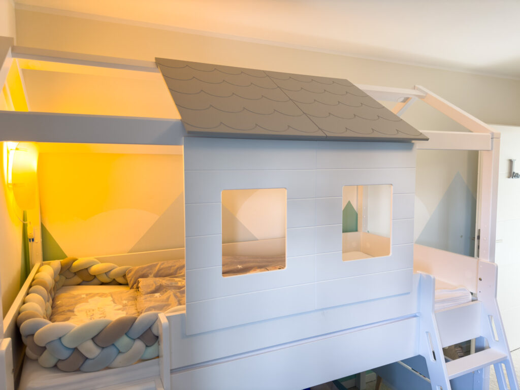 Spielbett "Tiny House" von PAIDI - ein Kuschelparadies für unseren Sohn
